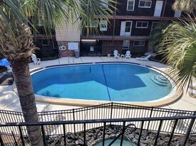 300 Bayou Blvd in Pensacola, FL - Building Photo