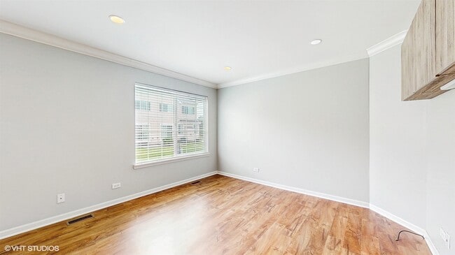 273 Wildmeadow Ln in Woodstock, IL - Foto de edificio - Building Photo