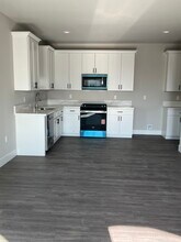 5302 Hawkwatch Ln, Unit A in Bakersfield, CA - Building Photo - Building Photo
