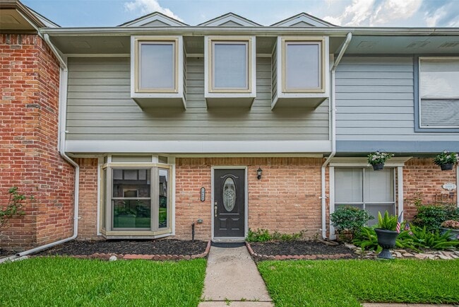 property at 14688 Perthshire Rd