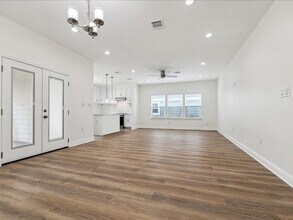 915 E 37th St in Houston, TX - Building Photo - Building Photo