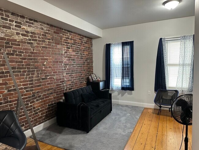 8 Bremen St in Boston, MA - Building Photo - Building Photo
