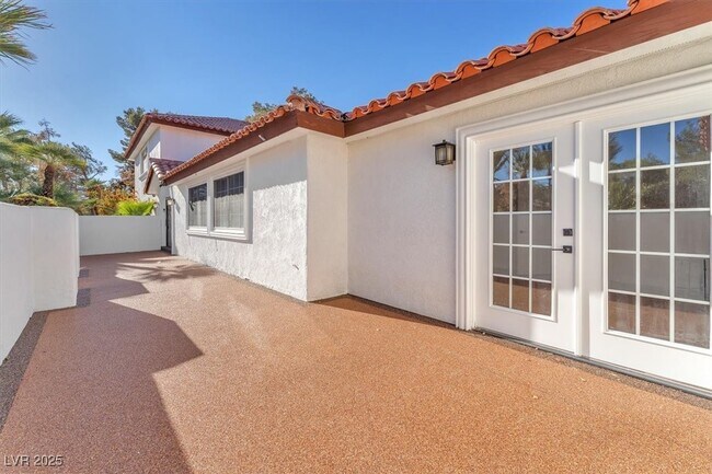2868 Vista Del Sol Ave