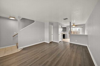 Heather Ridge Apartments in Redding, CA - Building Photo - Building Photo
