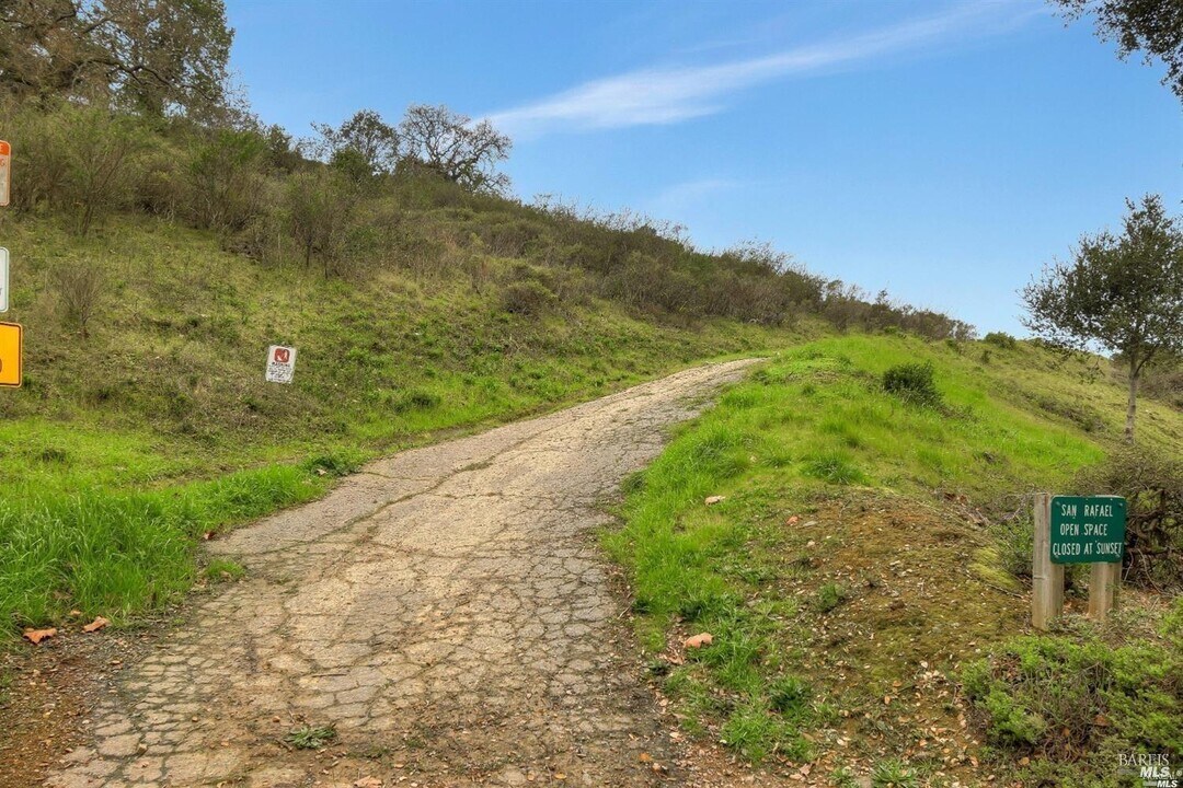 21 Woodstock Ct in San Rafael, CA - Building Photo