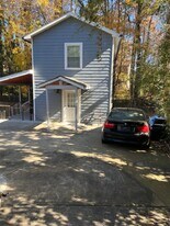 6012 Meadowbrook Dr, Unit Guest Quarter in Norcross, GA - Building Photo