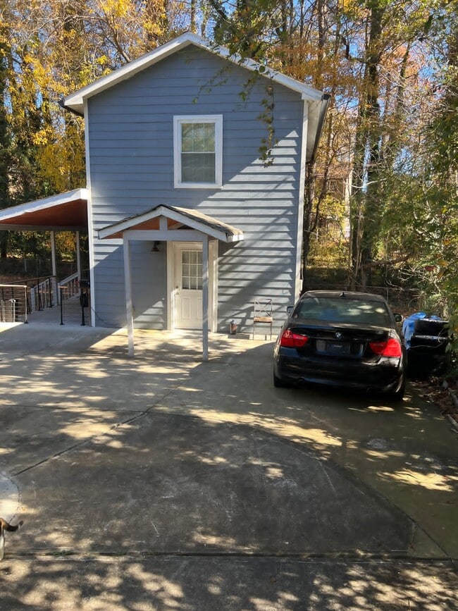 6012 Meadowbrook Dr, Unit Guest Quarter