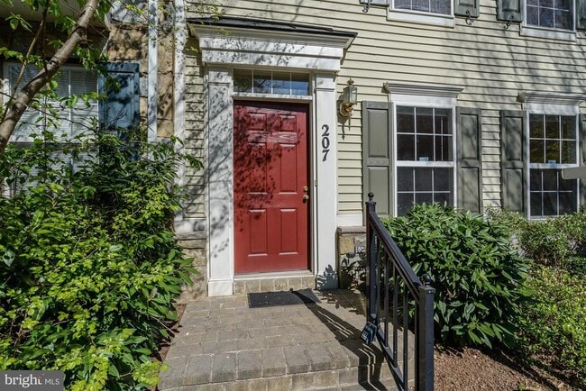 207 Garden View Way in Rockville, MD - Building Photo - Building Photo