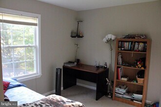 13501 Clear Lake Ct in Herndon, VA - Building Photo - Building Photo