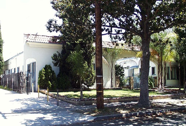 915-921 E Garfield Ave in Glendale, CA - Foto de edificio - Building Photo