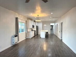 1659 E 61st St in Los Angeles, CA - Building Photo - Building Photo