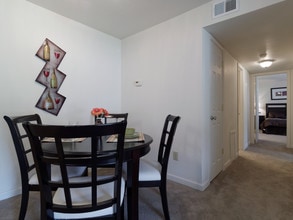 Meadows at Elk Creek in Elkton, MD - Foto de edificio - Building Photo