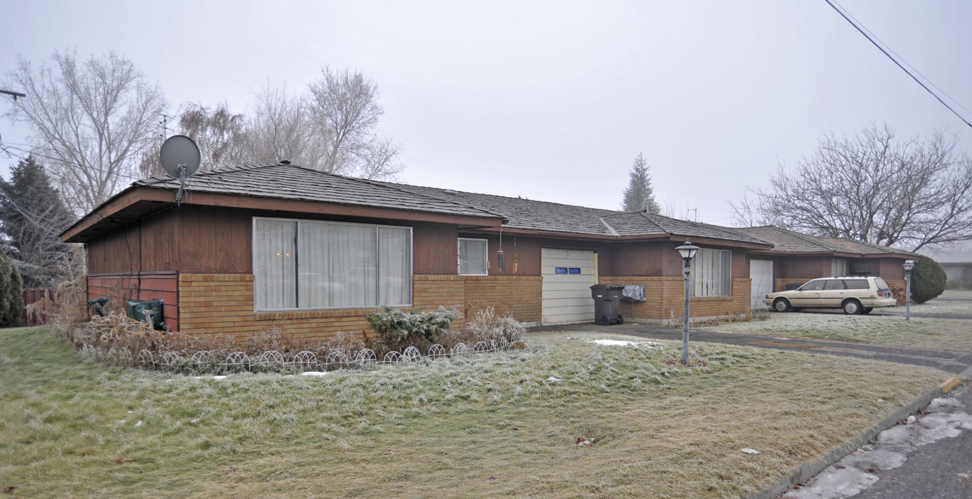 4002-4008 W Arlington St in Yakima, WA - Building Photo