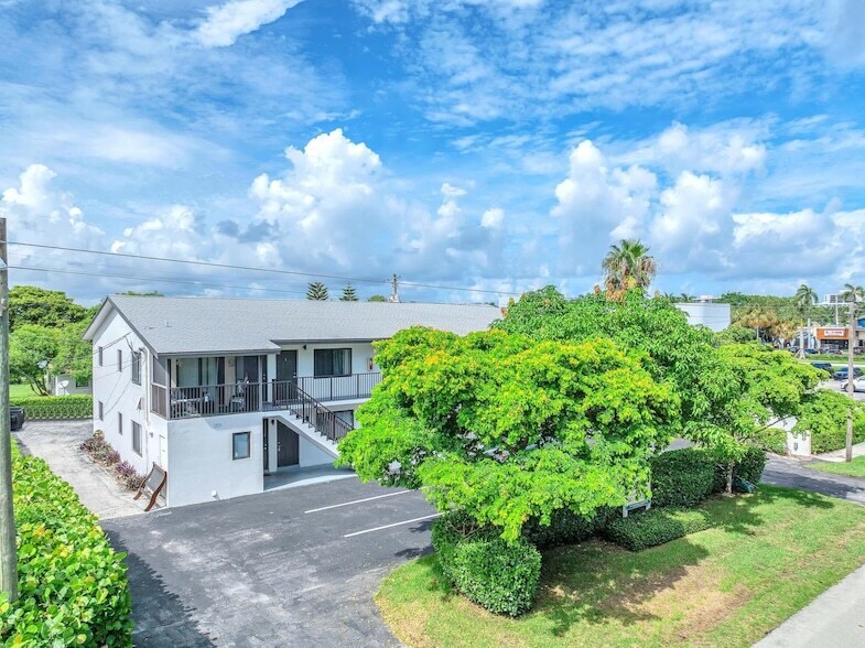 559 NE 44th St in Boca Raton, FL - Building Photo