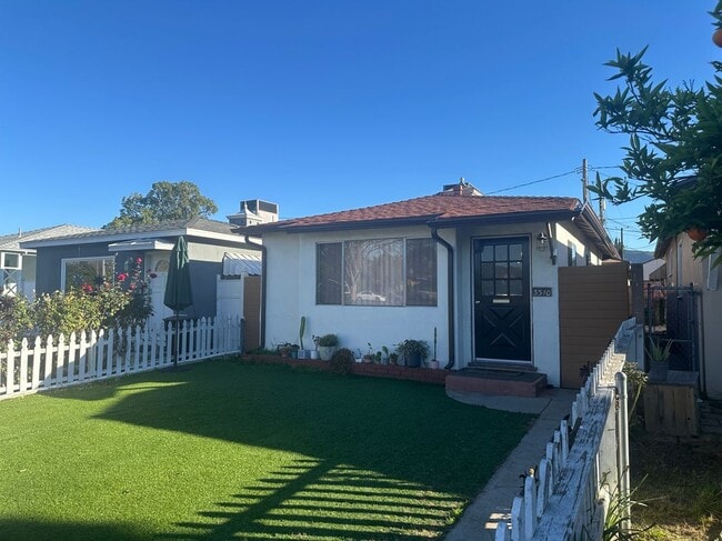 3310 W Chandler Blvd in Burbank, CA - Foto de edificio - Building Photo