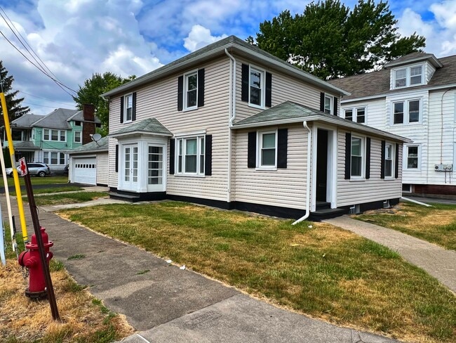 2001 James St in Syracuse, NY - Foto de edificio - Building Photo