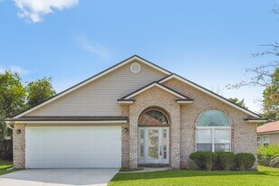 1829 Northglen Cir in Middleburg, FL - Building Photo