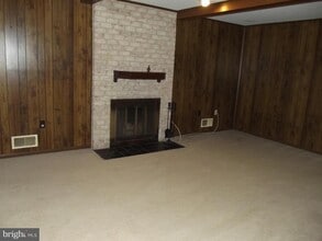 8210 Riverside Rd in Alexandria, VA - Building Photo - Building Photo