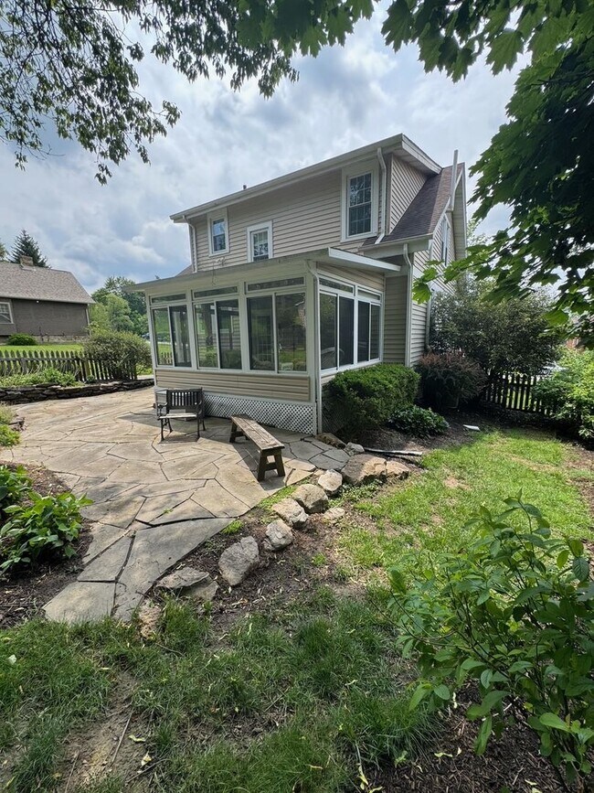 2391 Highland Ave in Allison Park, PA - Building Photo - Building Photo