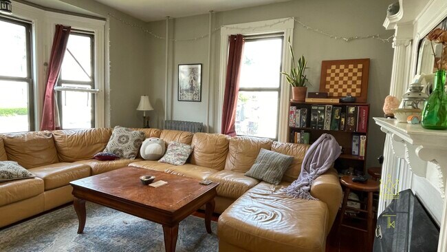 136 Brooks St in Boston, MA - Building Photo - Building Photo