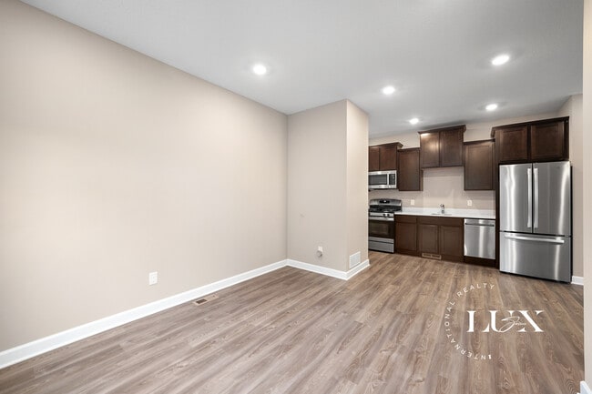 11300 Creekside Trl in Maple Grove, MN - Building Photo - Building Photo