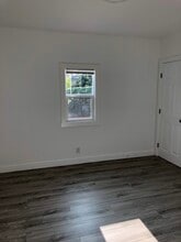 1820 E Woodbury Rd. in Pasadena, CA - Foto de edificio - Building Photo