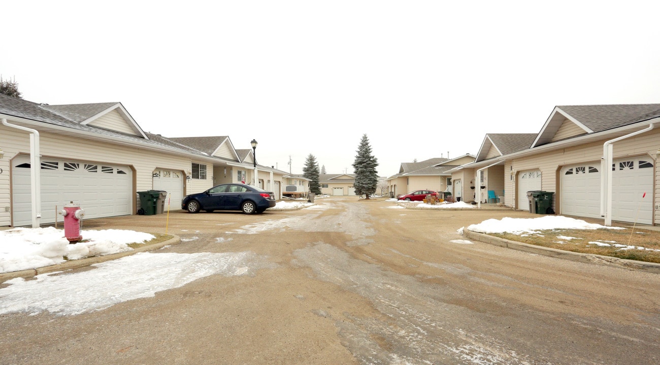 4610 50th Ave in Stony Plain, AB - Building Photo