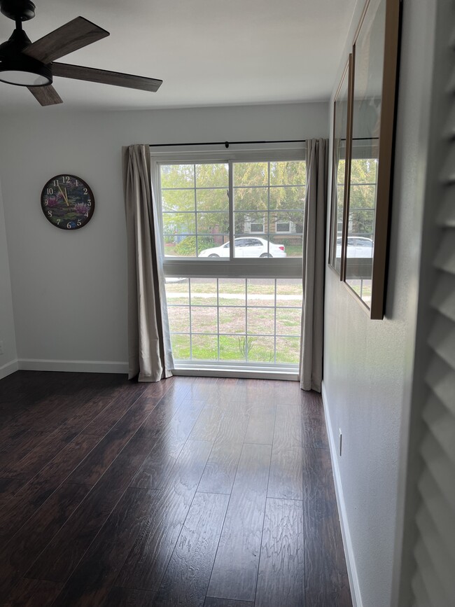 22848 Cantara St in Los Angeles, CA - Building Photo - Building Photo