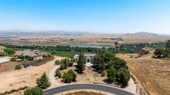 14215 Killarney Dr in Madera, CA - Building Photo