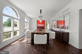30 Sleepy Hollow Dr in Newtown Square, PA - Foto de edificio - Building Photo