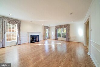 6209 Stoneham Ln in McLean, VA - Building Photo - Building Photo