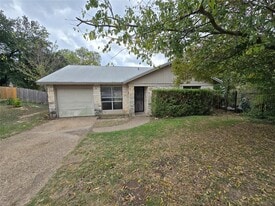 1109 Village Green Dr in Austin, TX - Building Photo