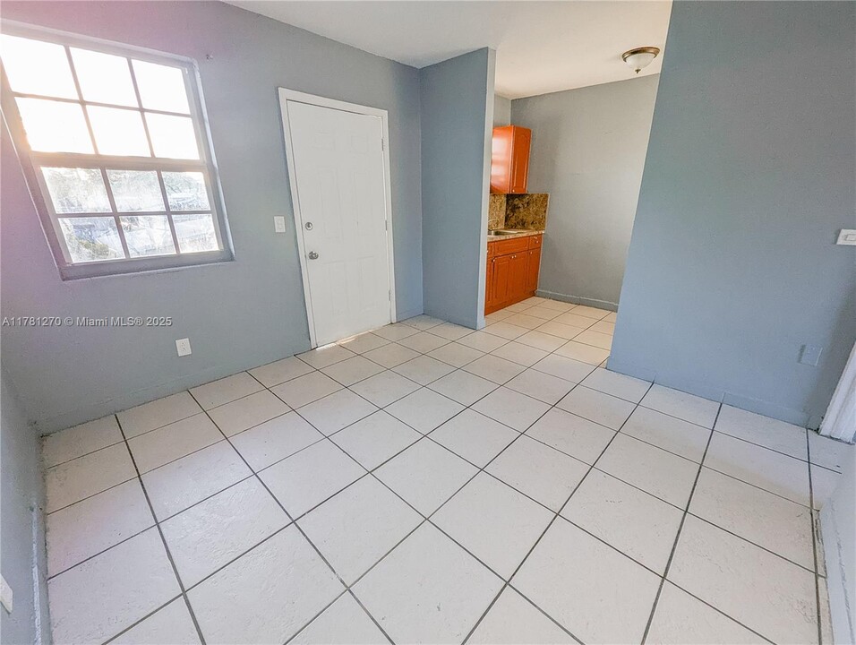 1736 NW 19th St in Miami, FL - Building Photo