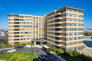 Warwick Condominiums in Atlantic City, NJ - Building Photo