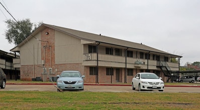 Royal Neches in Port Neches, TX - Building Photo - Building Photo