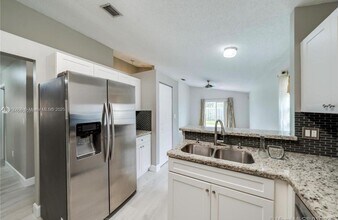 20421 SW 1st St in Pembroke Pines, FL - Building Photo - Building Photo