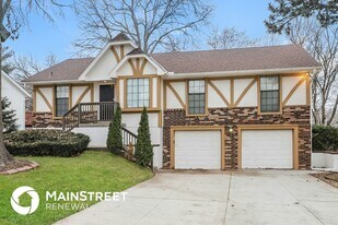 3710 NE Chapel Dr in Lee's Summit, MO - Building Photo