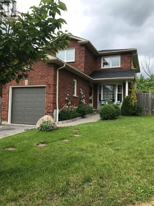 120 Andona Crescent in Toronto, ON - Building Photo