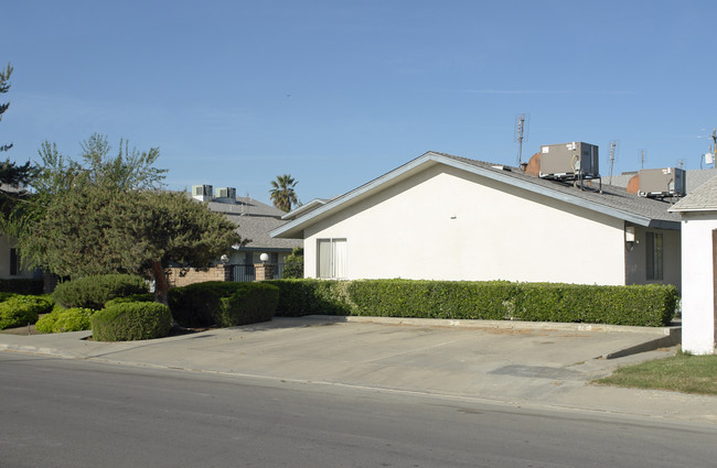 419 S 6th St in Kerman, CA - Foto de edificio - Building Photo