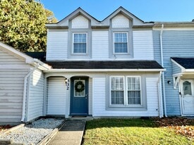 332 Kenley Rd in Virginia Beach, VA - Building Photo