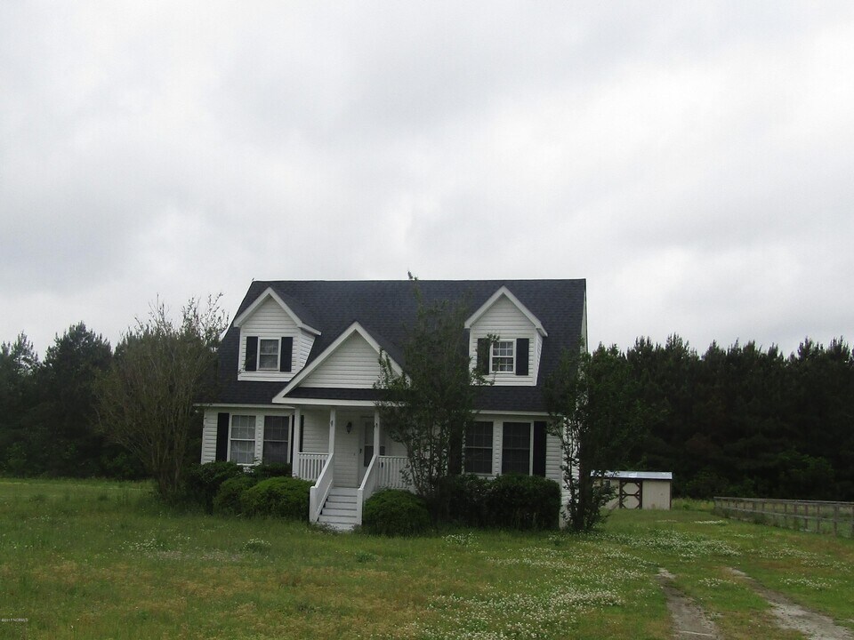 150 Morristown Rd in Stella, NC - Building Photo