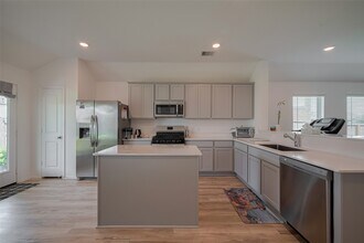 5703 Knox Lndg Dr in Rosenberg, TX - Building Photo - Building Photo