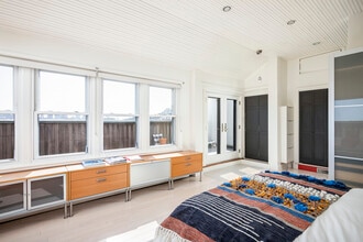 37 Winnisimmet St, Unit 9 in Chelsea, MA - Foto de edificio - Building Photo