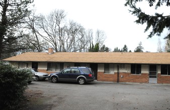 Washington Square Apartments in Lakewood, WA - Building Photo - Building Photo