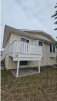 18 Elwell Ave in Red Deer, AB - Building Photo