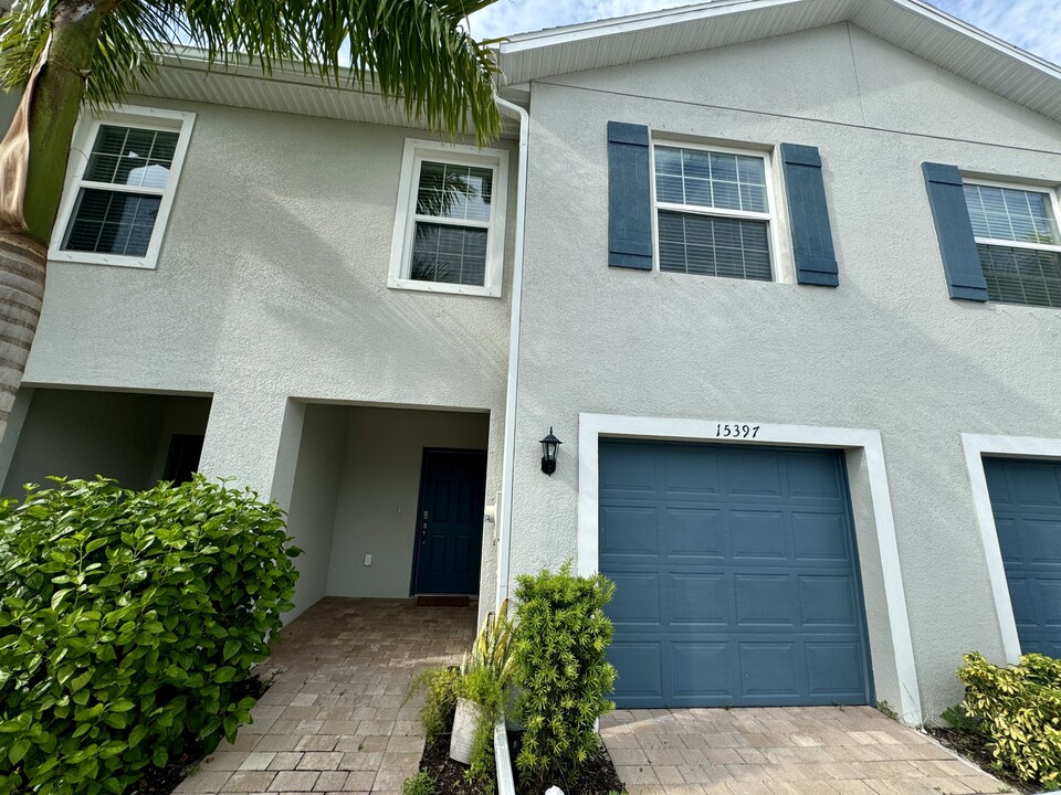 15397 Wildflower Cir in Naples, FL - Building Photo