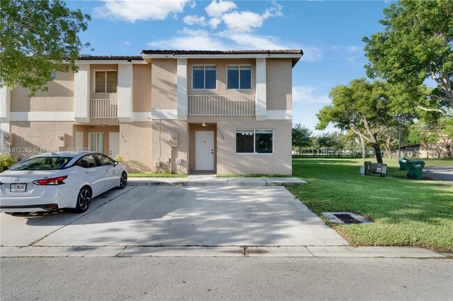 13922 SW 178th St in Miami, FL - Building Photo - Building Photo