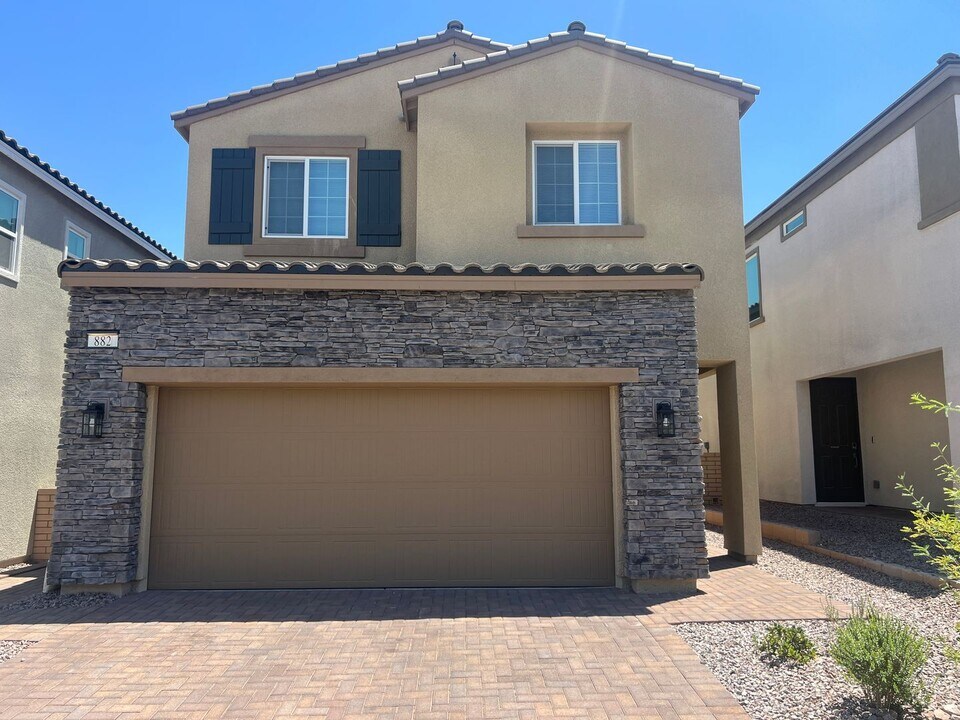 882 Benning St in Henderson, NV - Building Photo