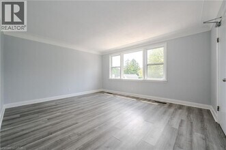 102 Sydney St N in Kitchener, ON - Building Photo - Building Photo