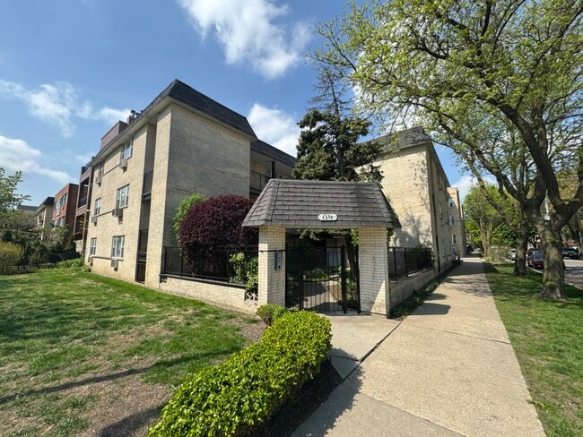 property at 4056 N California Ave